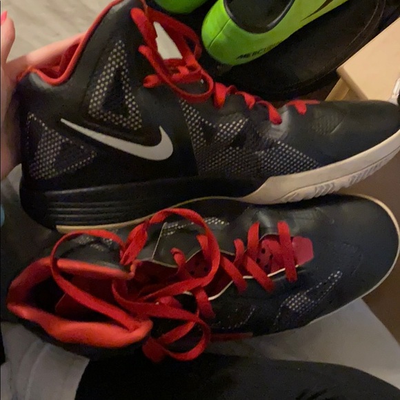 Nike Basketball Shoes - Picture 1 of 2